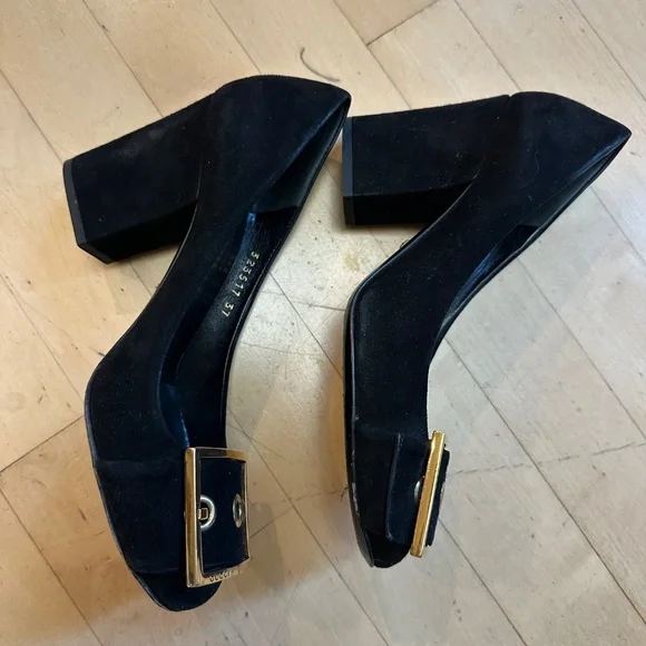 GUCCI Black suede Block Heel with gold buckle pump, 37/7,   GD1203 - Picture 6 of 10